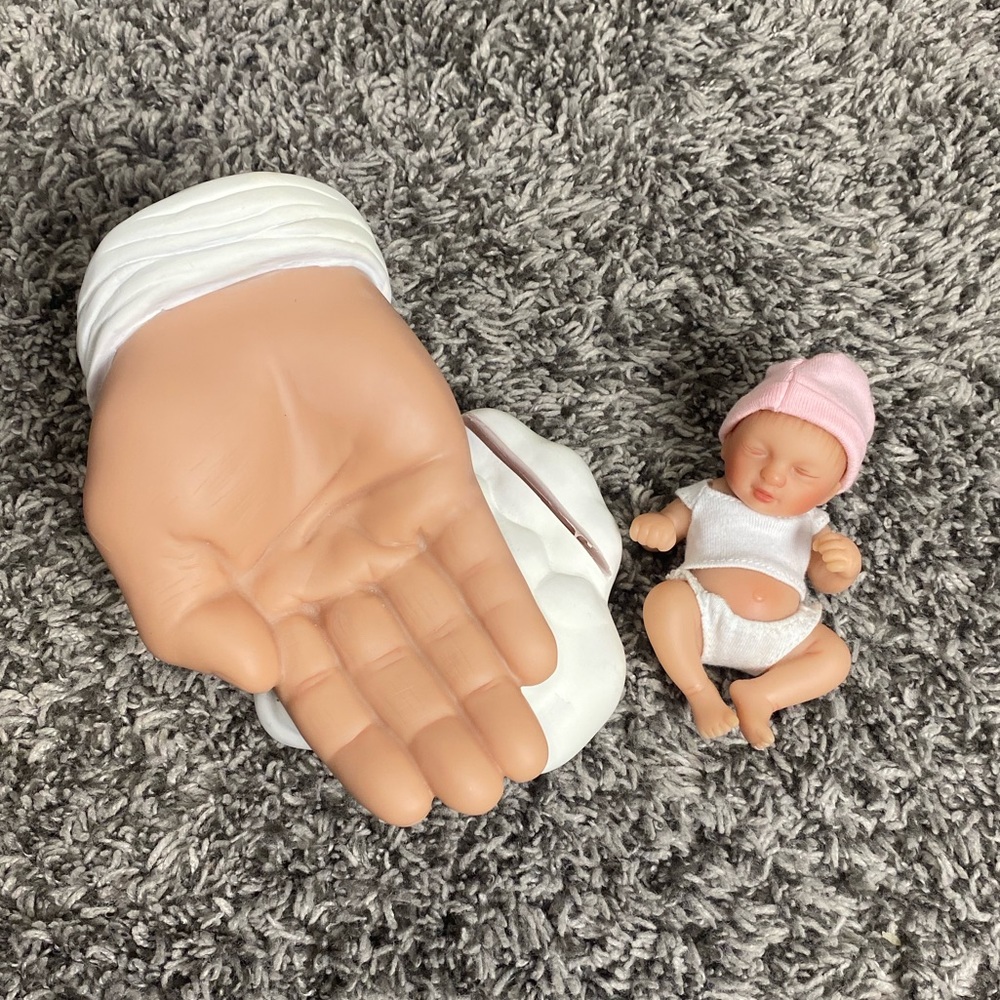 Baby In The Hand Display - Picture 4 of 4